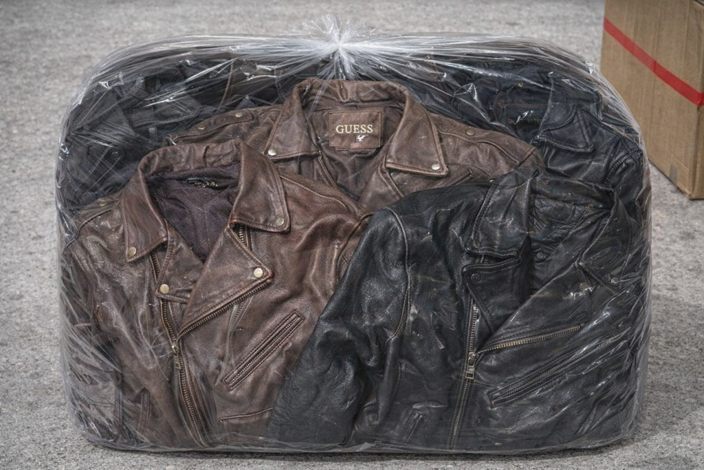 Melange de 15 vestes en cuir des années 80 et 90’